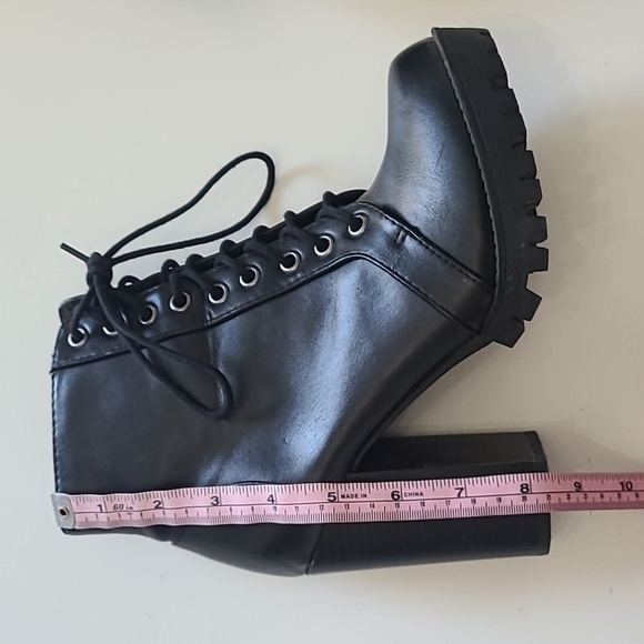 Soda Chalet Fashion Lace up Military Inspired Ankle Boot w/ Stacked Heel Size 7M - Picture 10 of 13
